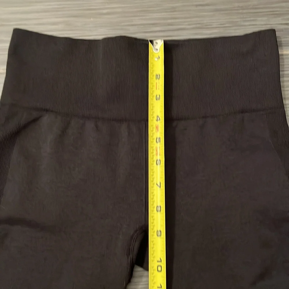 Lululemon Women’s Seamlessly Street Crop Heathered Black Sz 6 Stretch Activewear